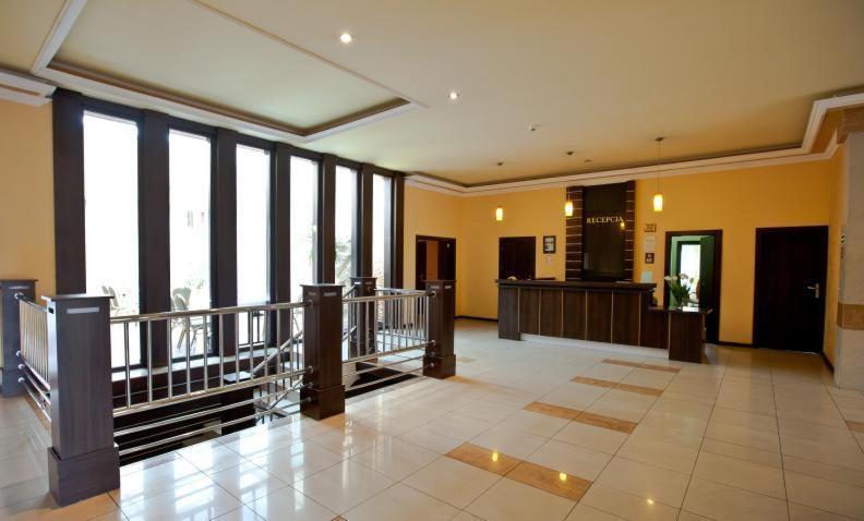 Apart Hotele Czestochowa Ngoại thất bức ảnh